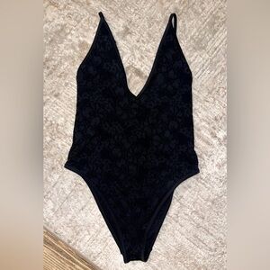 3/$15 LIKE NEW 𝐀𝐄𝐑𝐈𝐄 𝑏𝑙𝑎𝑐𝑘 𝑙𝑎𝑐𝑒 𝗢𝗻𝗲 𝗣𝗶𝗲𝗰𝗲 𝗦𝘂𝗶𝘁